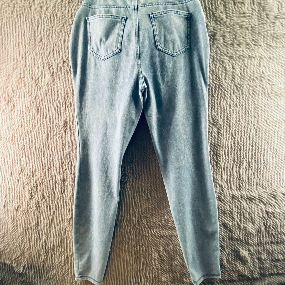Time and Tru Women's 32x30 Medium Wash Mid Rise Stretch Denim Jeans - Picture 2 of 11